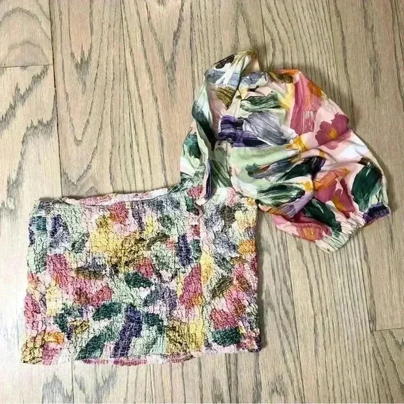 ZARA Women’s One Sided Puff Sleeve Smocked Floral Crop Top Size X-Small - Picture 10 of 10